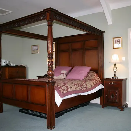 The Manor 4*