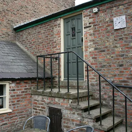 The Manor Bed & Breakfast 4*