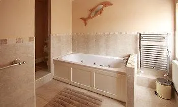 ベッド・アンド・ブレックファスト The Manor 4*