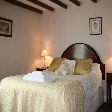 The Manor Bed & Breakfast 4*